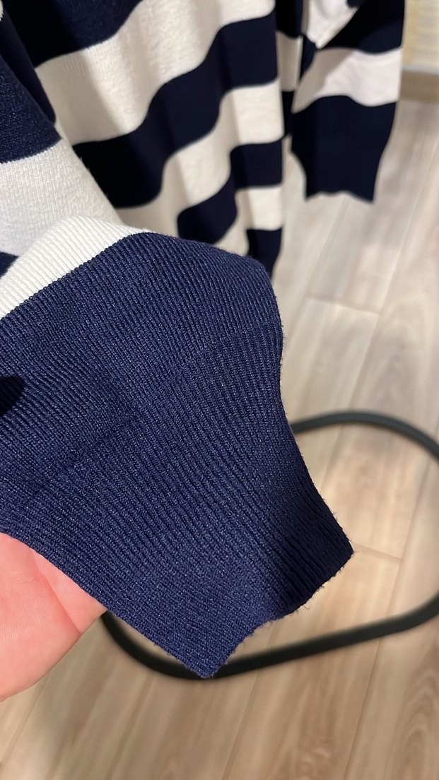 Beyaz Lacivert Çizgili Örgü Kadın Kazak - Görsel 3