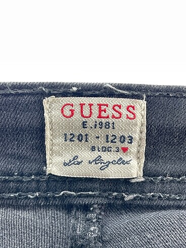 30 Beden siyah Renk Guess Jean / Kot %70 İndirimli.