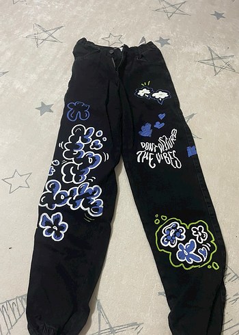 Bershka Siyah Baskılı Gevşek Kesim Denim Pantolon
