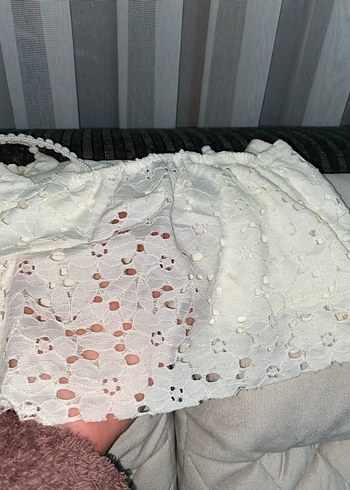 Nakış işlemeli beyaz askılıları ponpon detaylı crop - Görsel 2