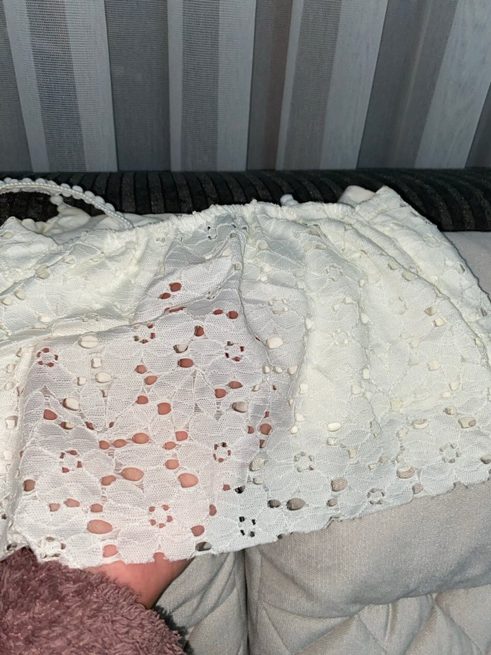 Nakış işlemeli beyaz askılıları ponpon detaylı crop - Görsel 2