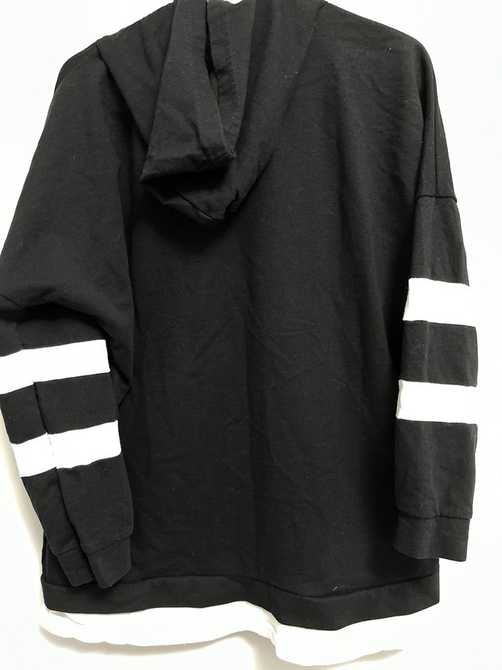 Siyah Beyaz Çizgili Sweatshirt - Görsel 3