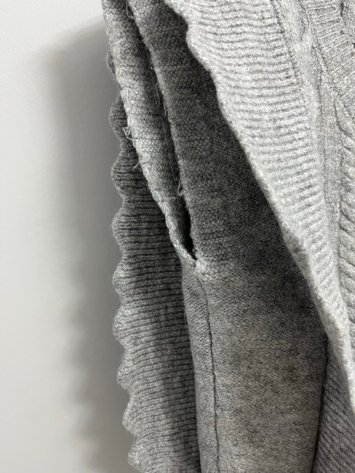Gri V Yaka Örgü Kadın Süveter - Görsel 3