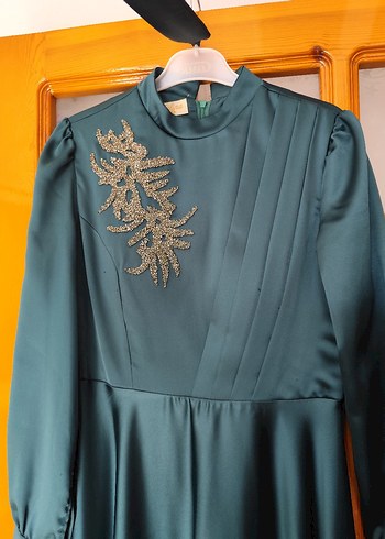 Uzun Zümrüt Yeşili Nakışlı Kadın Abiye Elbise Şal+200 Tl - Görsel 4
