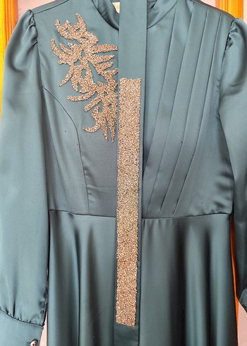 Uzun Zümrüt Yeşili Nakışlı Kadın Abiye Elbise Şal+200 Tl - Görsel 2