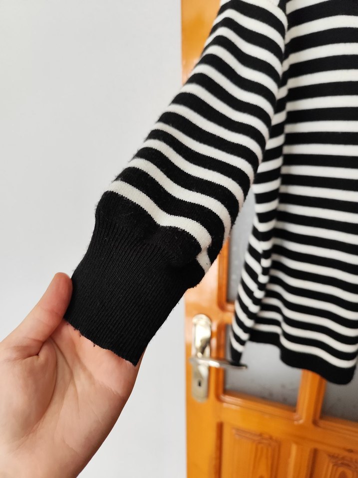 Siyah Beyaz Çizgili Örgü Kadın Kazak - Görsel 2