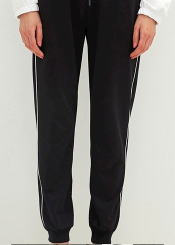 Kadın Siyah Yan Şeritli Kumaş Pantolon - Görsel 4