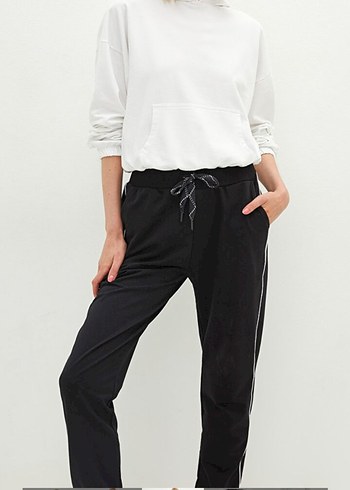 Kadın Siyah Yan Şeritli Kumaş Pantolon - Görsel 3