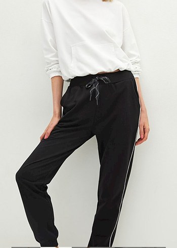 Kadın Siyah Yan Şeritli Kumaş Pantolon - Görsel 2