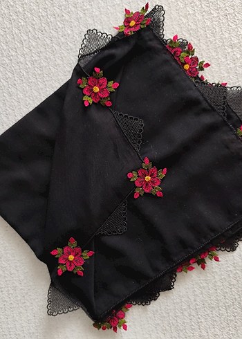 Siyah İpek Dokulu Kadın Fular - Görsel 2