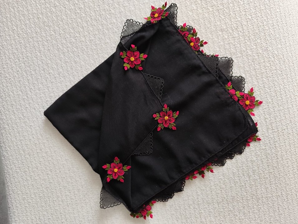 Siyah İpek Dokulu Kadın Fular - Görsel 2