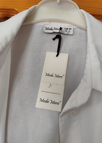 Beyaz V Yaka Kuşaklı Mini Gömlek - Görsel 4