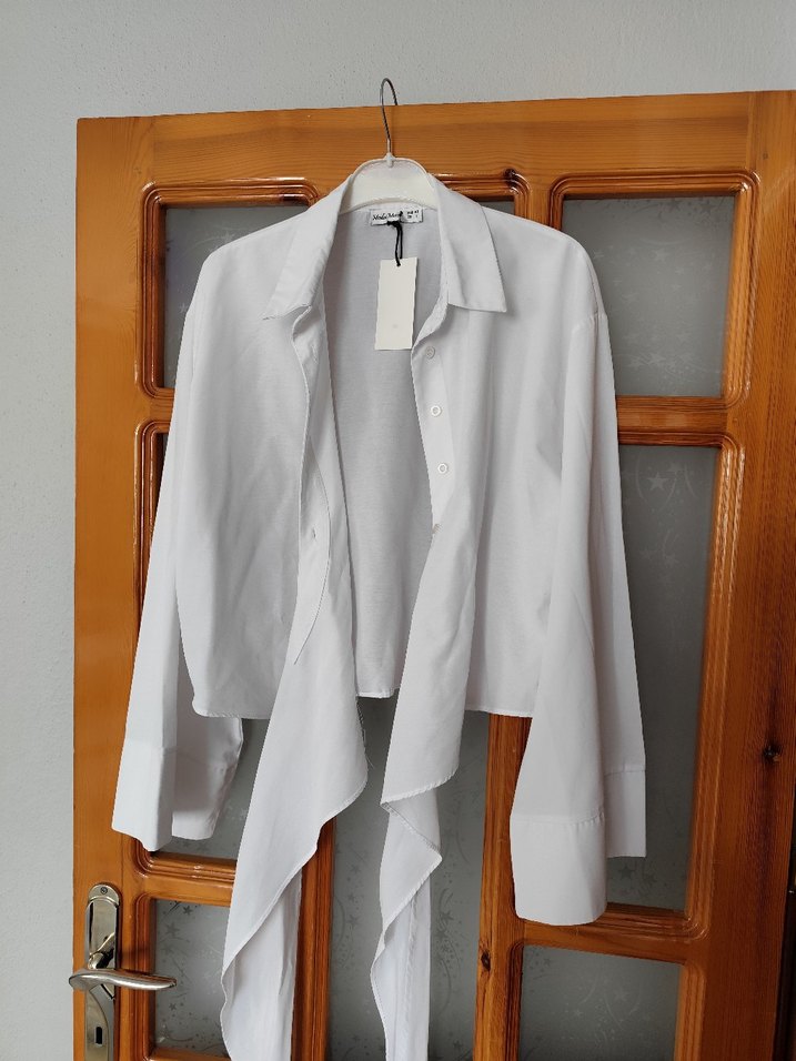 Beyaz V Yaka Kuşaklı Mini Gömlek - Görsel 3