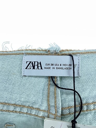 38 Beden mavi Renk Zara Mini Şort %70 İndirimli.