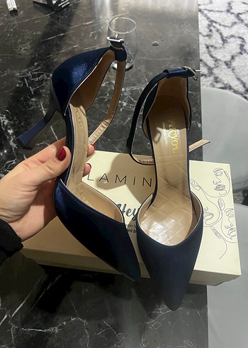 Mavi Parlak Tokalı Stiletto Kadın Ayakkabı - Görsel 2