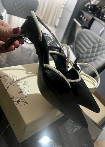 Siyah Parlak Topuklu Kadın Abiye Ayakkabı - Görsel 2