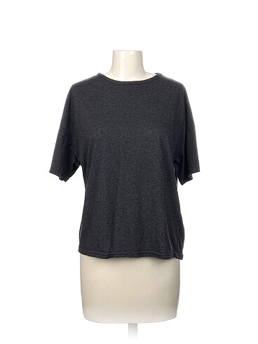 Diğer T-shirt %70 İndirimli.