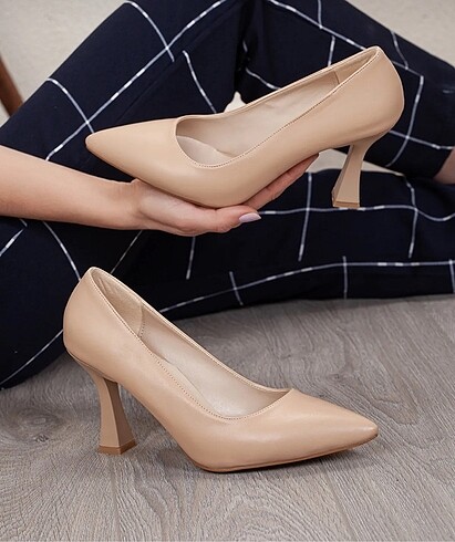 Krem rengi rahat şık stiletto