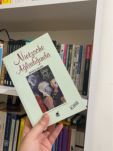  Beden Renk Nietzsche Ağladığında