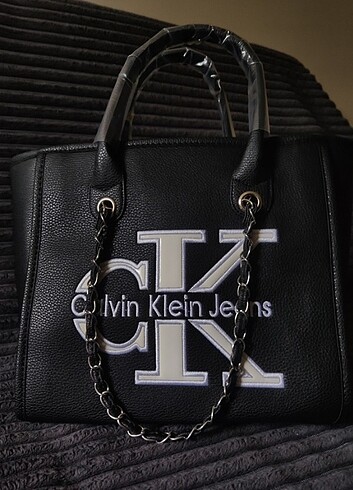 Kadın Calvin Klein jeans kol çantası 