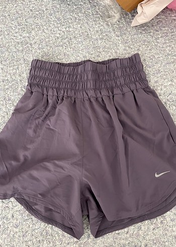 Mor Renkli Kadın Mini Spor Şort