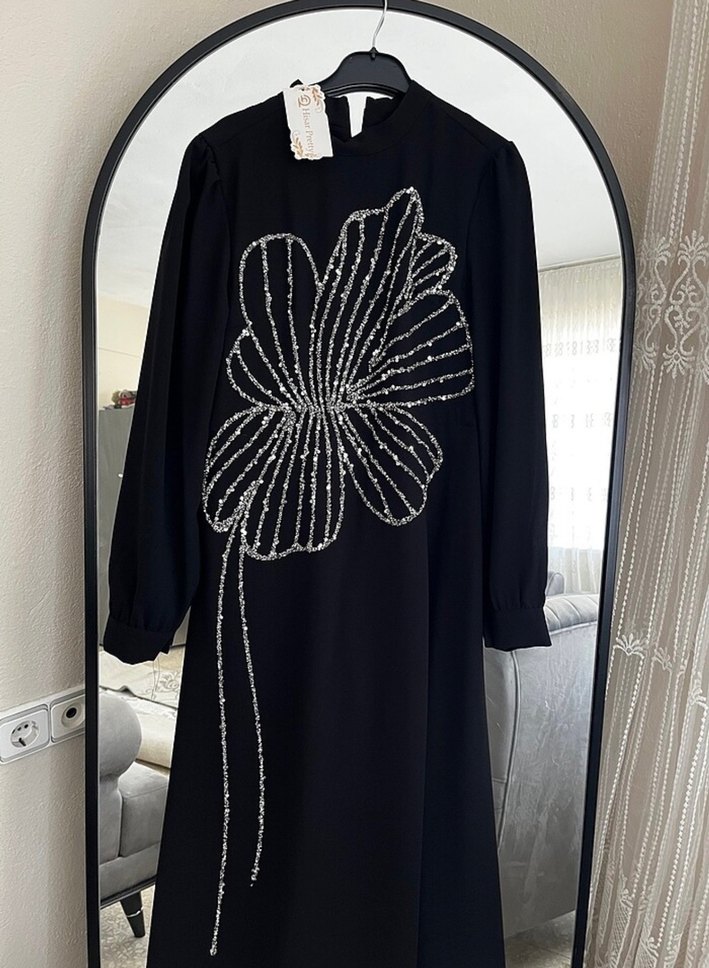 Boncuk İşlemeli Siyah Uzun Kollu Gece Elbisesi - Görsel 2