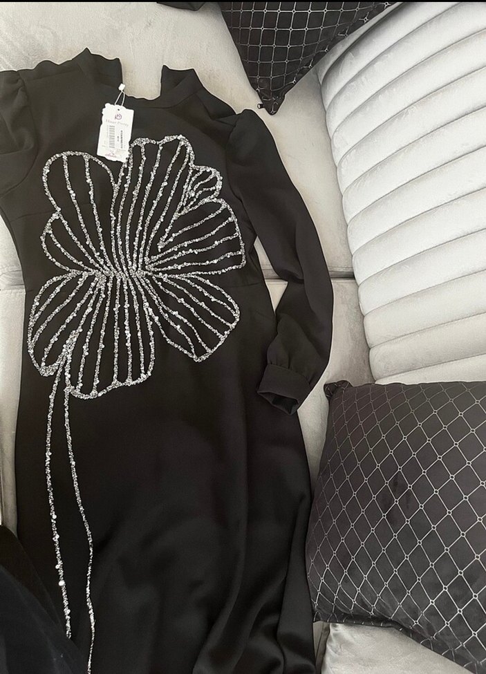 Boncuk İşlemeli Siyah Uzun Kollu Gece Elbisesi - Görsel 5