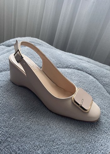 Bej Kadın Minimalist Tokalı Topuklu Sandalet - Görsel 2