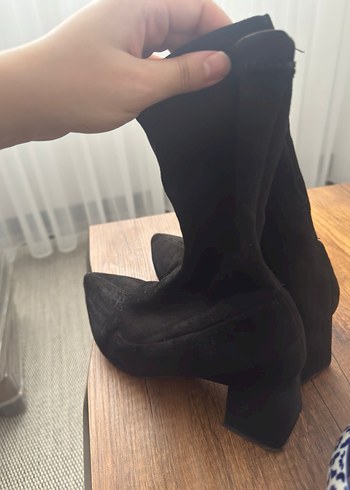 Siyah Süet Blok Topuklu Kadın Bot - Görsel 4