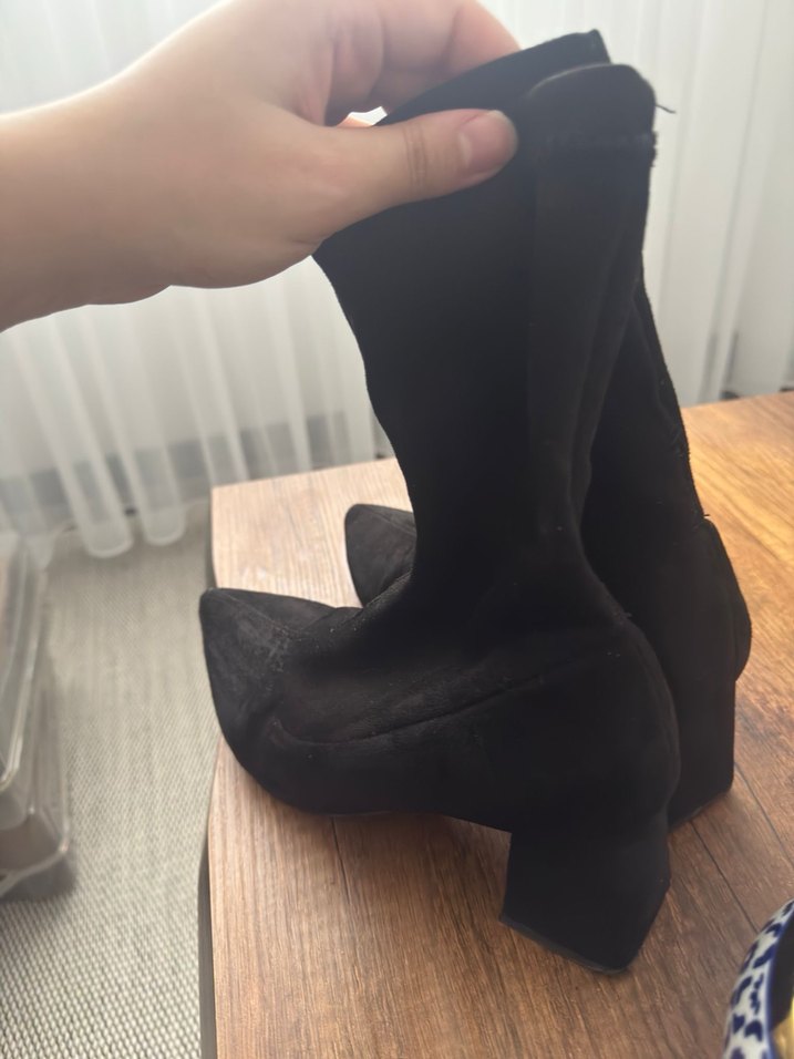 Siyah Süet Blok Topuklu Kadın Bot - Görsel 4
