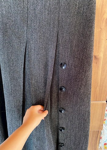 Gri düğme detaylı etek - Görsel 5