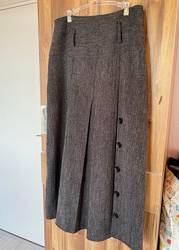 Gri düğme detaylı etek - Görsel 3