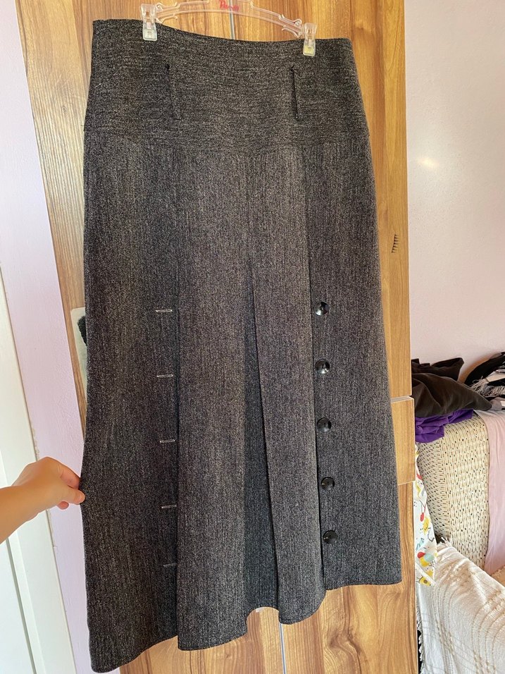 Gri düğme detaylı etek - Görsel 4