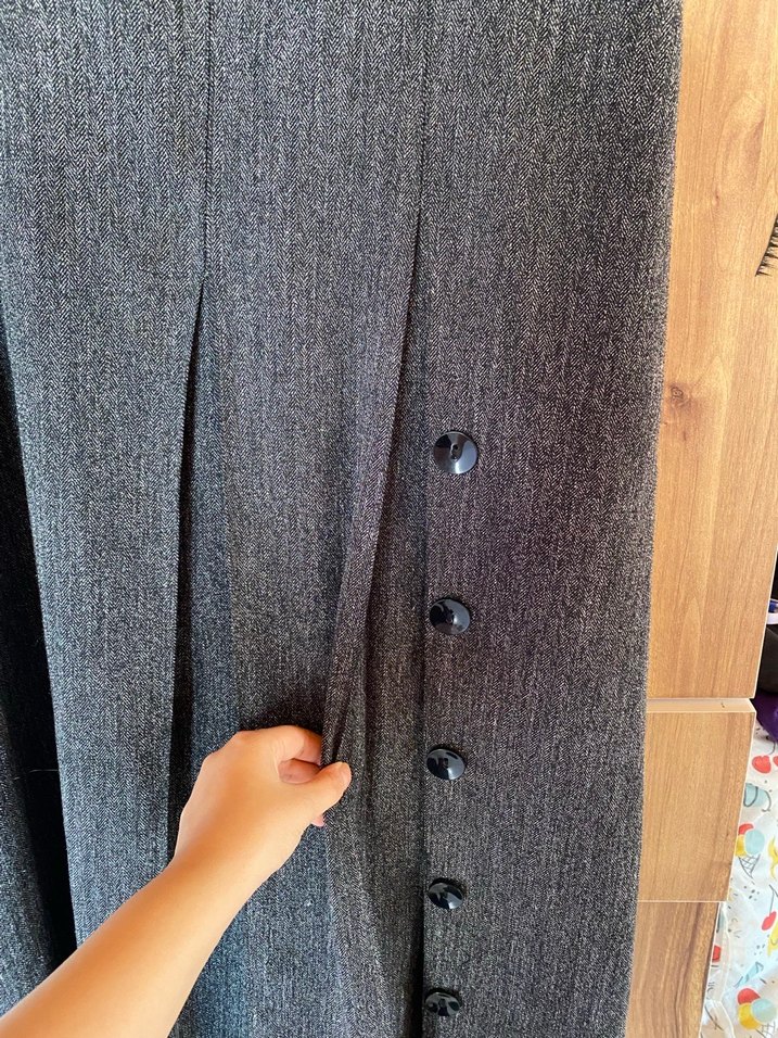 Gri düğme detaylı etek - Görsel 5