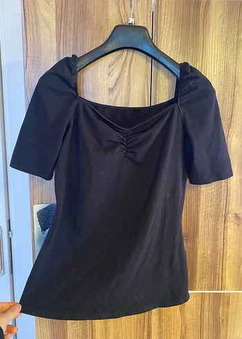 V Yaka Siyah Kısa Kollu Bluz - Görsel 3