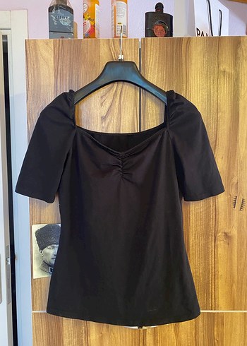 V Yaka Siyah Kısa Kollu Bluz - Görsel 2