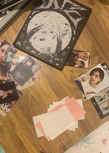 K-pop Temalı Magazin ve Kartlar