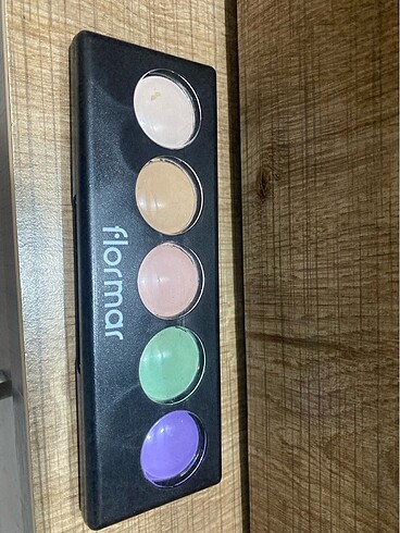 Flormar concealer palet