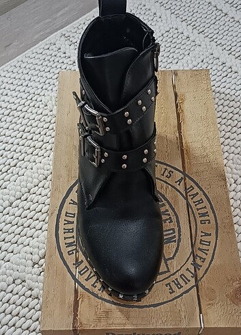 37 Beden siyah Renk Kısa bot