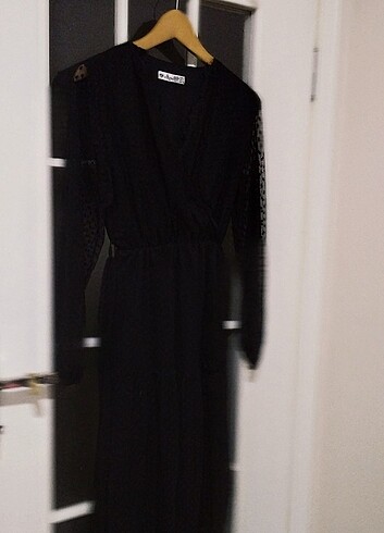 Dantelli siyah elbise 