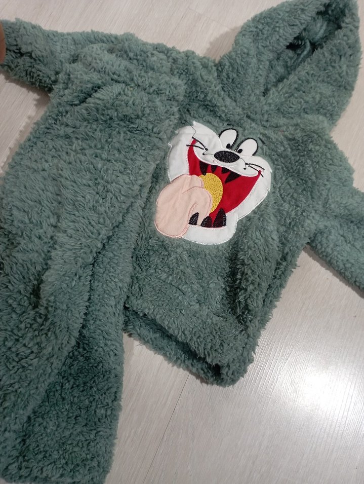 Kapüşonlu Erkek Çocuk Gri Nakışlı Bornoz - Görsel 2