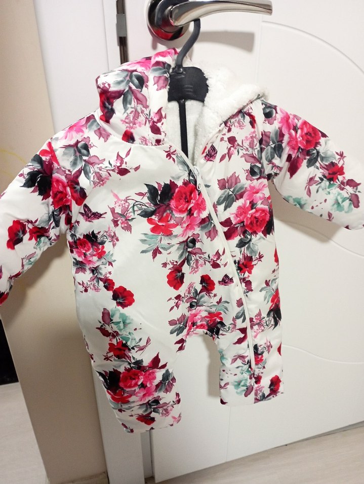 Çiçek Desenli Beyaz Bebek Tulumu - Görsel 2