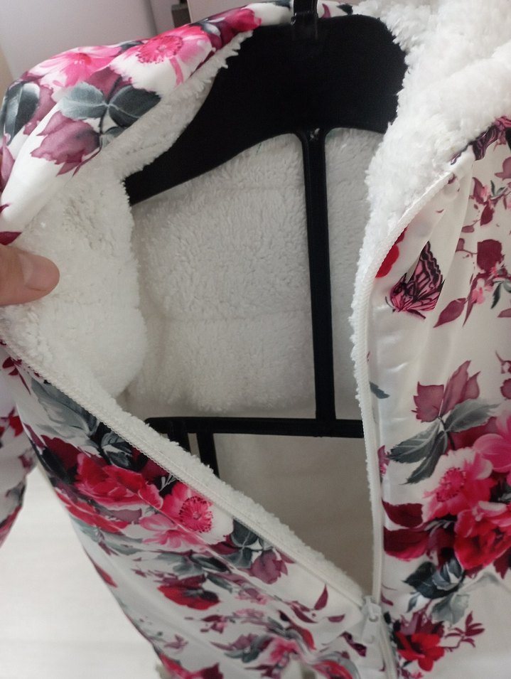 Çiçek Desenli Beyaz Bebek Tulumu - Görsel 3