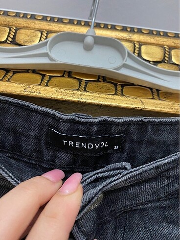 Trendyol & Milla Siyah jeans