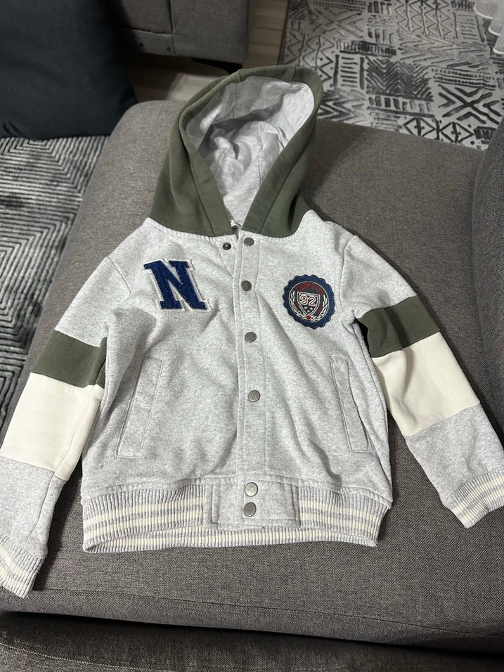 Düğmeli Kapüşonlu Gri Erkek Çocuk Ceketi 4-5 yaş - Görsel 2