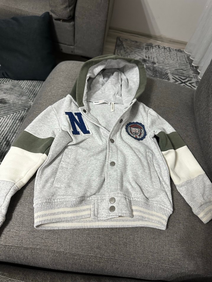 Düğmeli Kapüşonlu Gri Erkek Çocuk Ceketi 4-5 yaş - Görsel 4