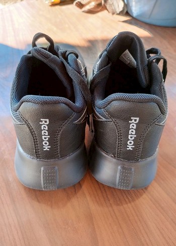 Siyah Reebok