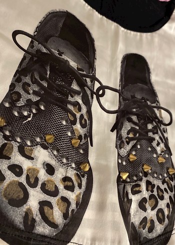 Beyaz Parlak Desenli tişört - Görsel 2