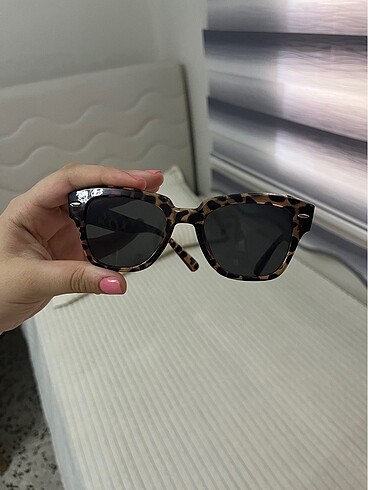 Güneş gözlüğü leoparlı