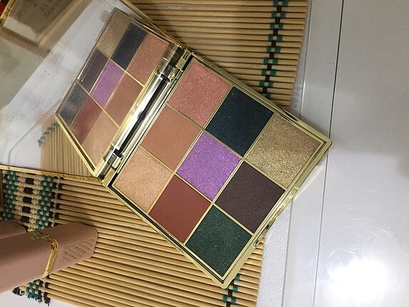 loreal elie saab far paleti